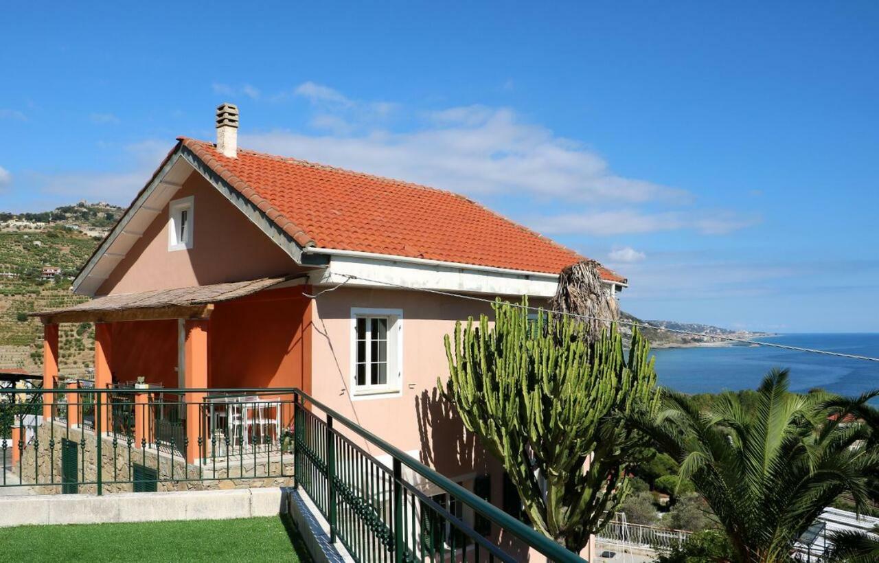 Agriturismo Un Mare Di Fiori فنتيميليا المظهر الخارجي الصورة